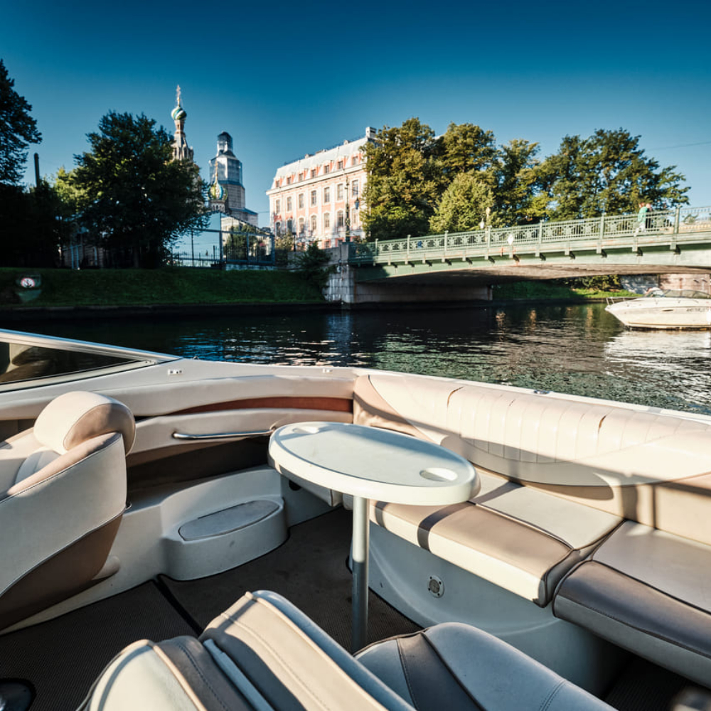 Прокат катера Maxum 2300 sc с капитаном (30 минут)