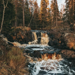 Экскурсия к водопадам Белые Мосты, Койриноя и месторождению граната для компании