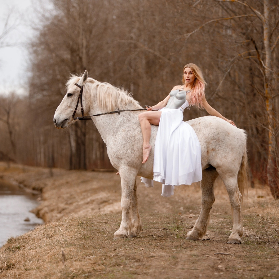 Индивидуальная  шаговая конная прогулка для двоих (будни дни)