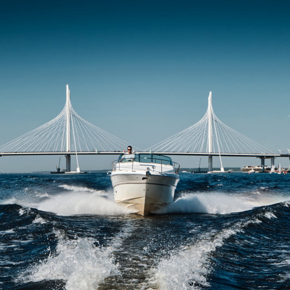 Прокат катера Sea Ray 270 с капитаном (30 минут)