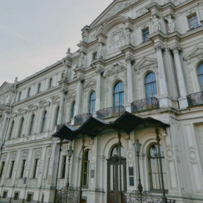 Экскурсия прогулки по Петербургу: Ново-Михайловский дворец для компании