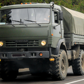 Катание/управление военным грузовиком