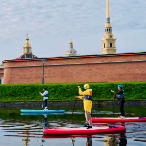 Утренняя прогулка на сап бордах по маршруту Крейсер «Аврора» в составе группы (для двоих)