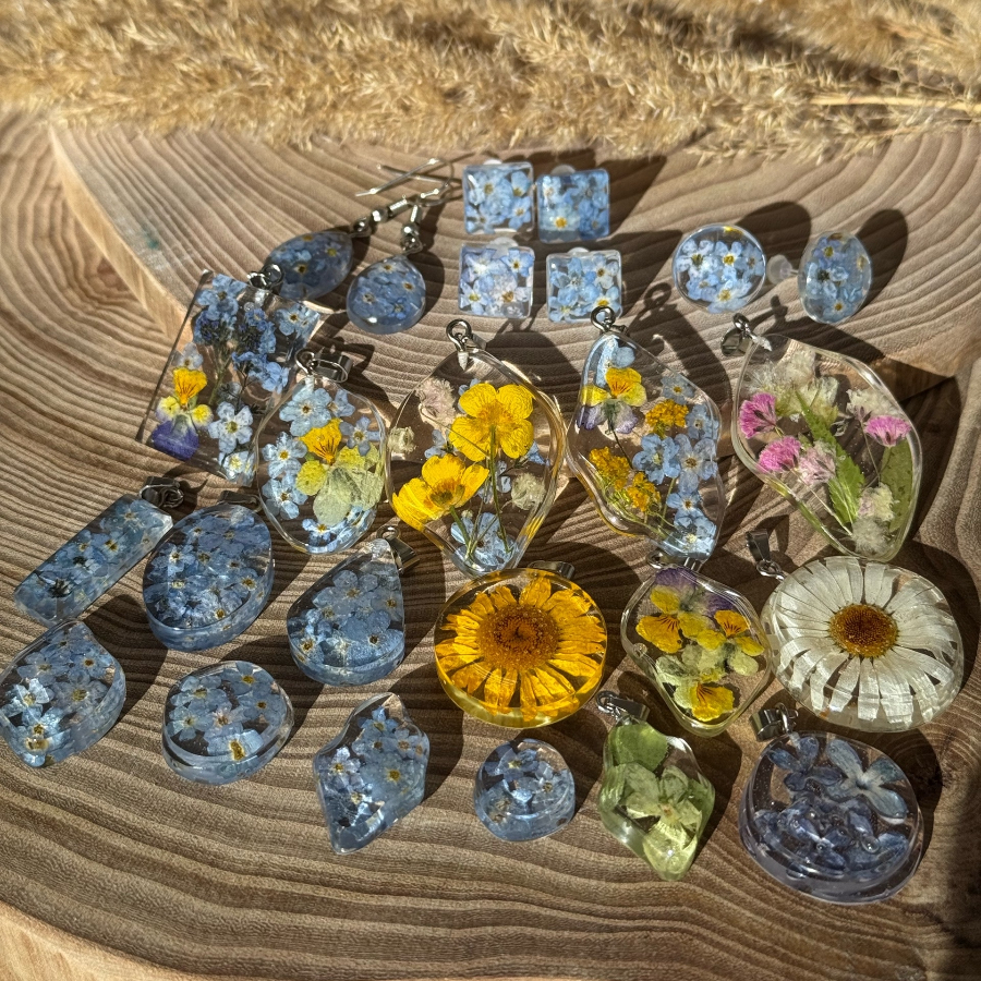 Мастер-класс «Украшения из эпоксидной смолы. Кулон+сережки» для двоих