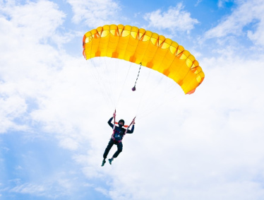 Прыжок с парашютом в тандеме с фото и видео съемкой