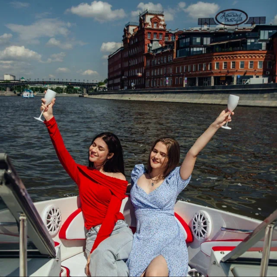 Аренда катера "Стремительный" (180 минут)