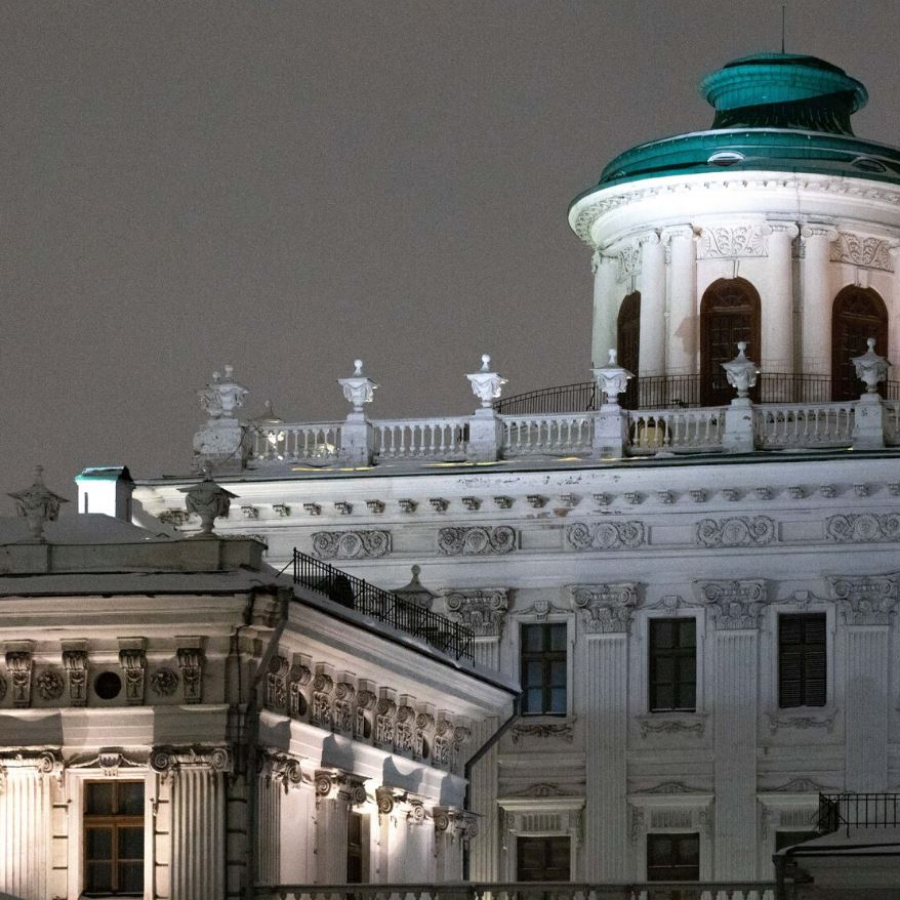 Экскурсия "Ночь, улица, фонарь, библиотека"