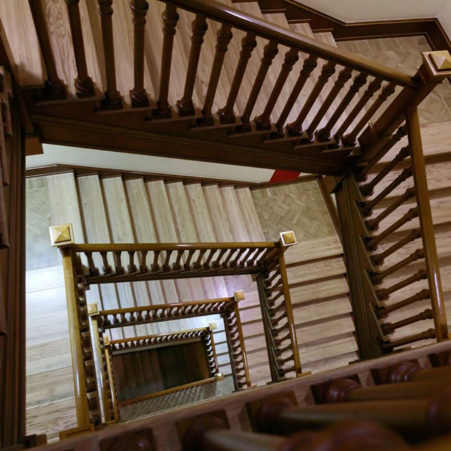 Путешествие по ночной библиотеке для компании