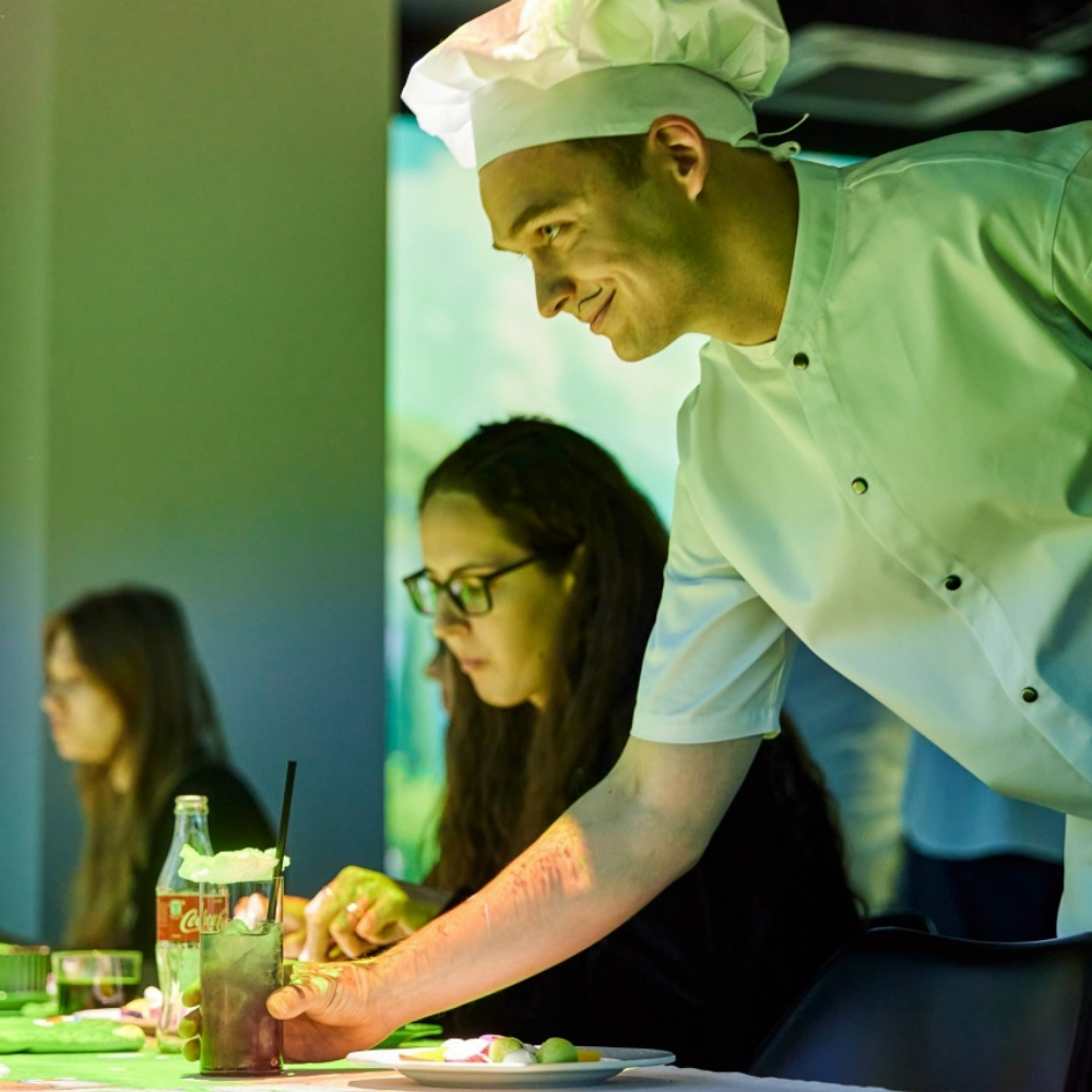 Гастро-спектакль «Le Petit Chef» в мультимедийном гастротеатре (взрослый + детский билеты)