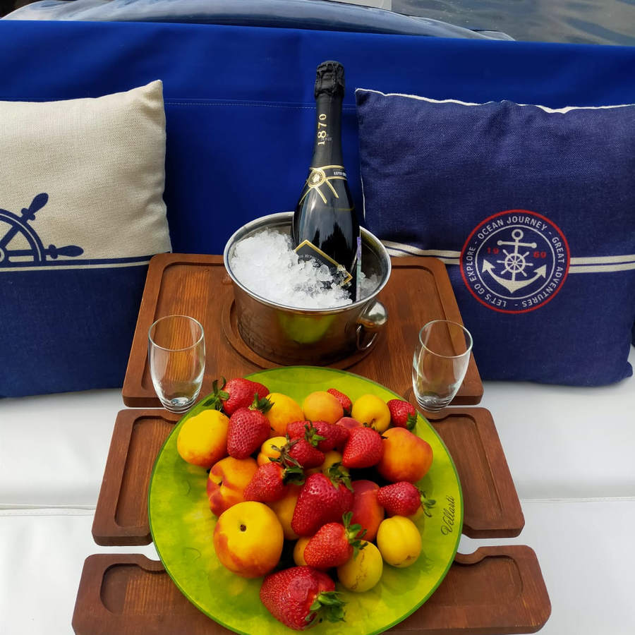 Романтическая прогулка на катере Аэлита (3 часа)