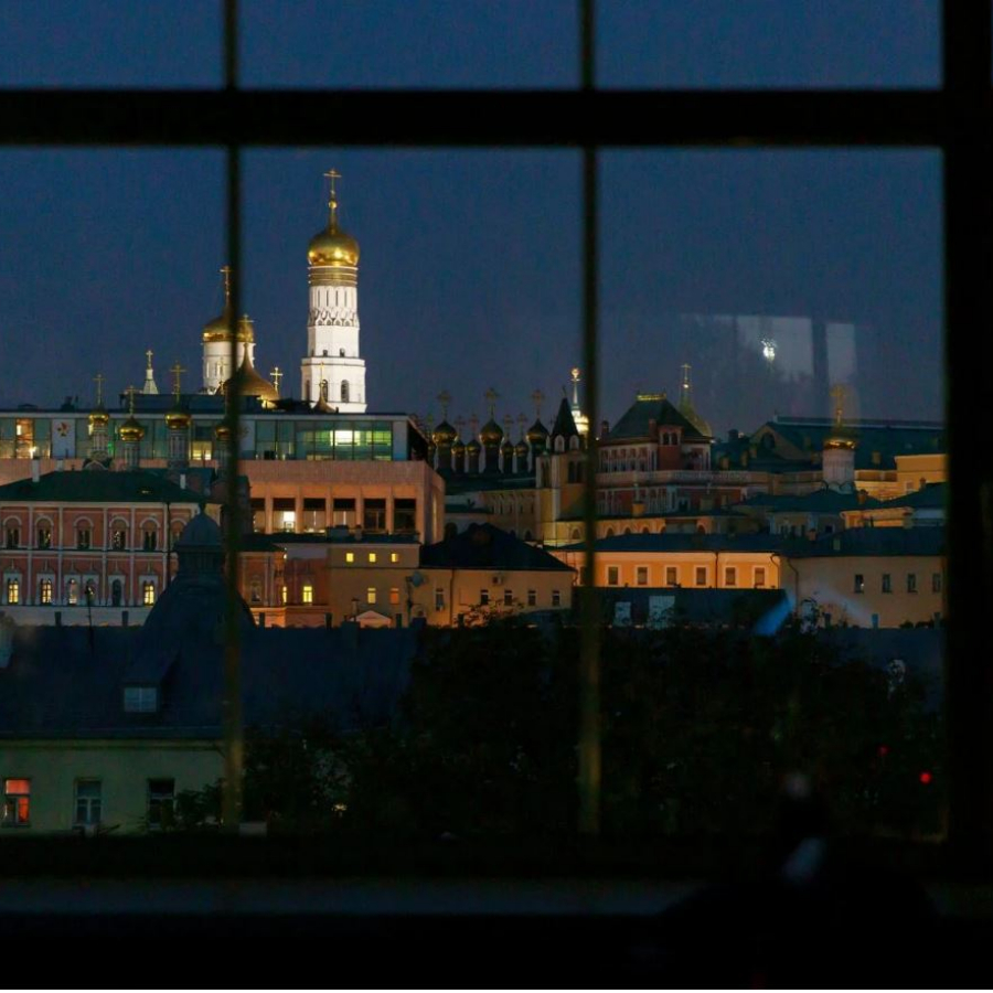 Путешествие по ночной библиотеке для компании