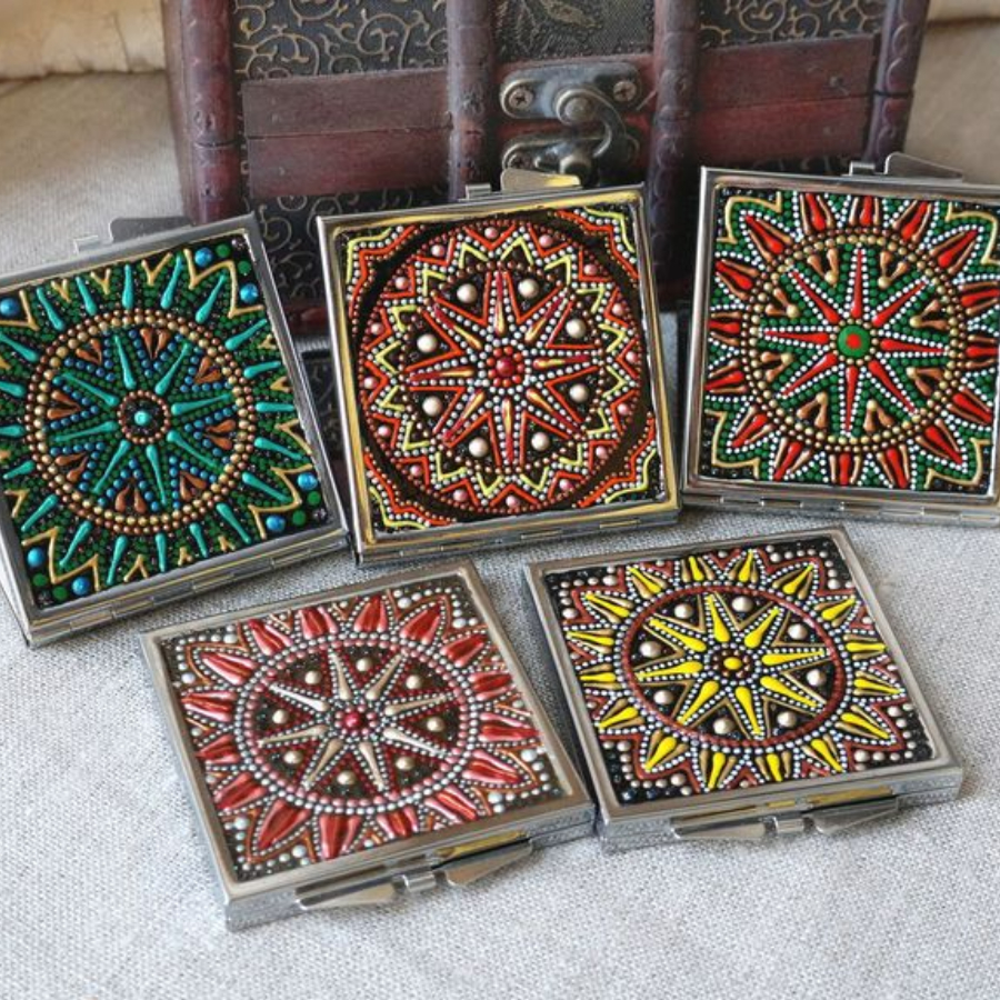 Индивидуальный мастер класс/ свидание по нанесению мандалы на карманное зеркало