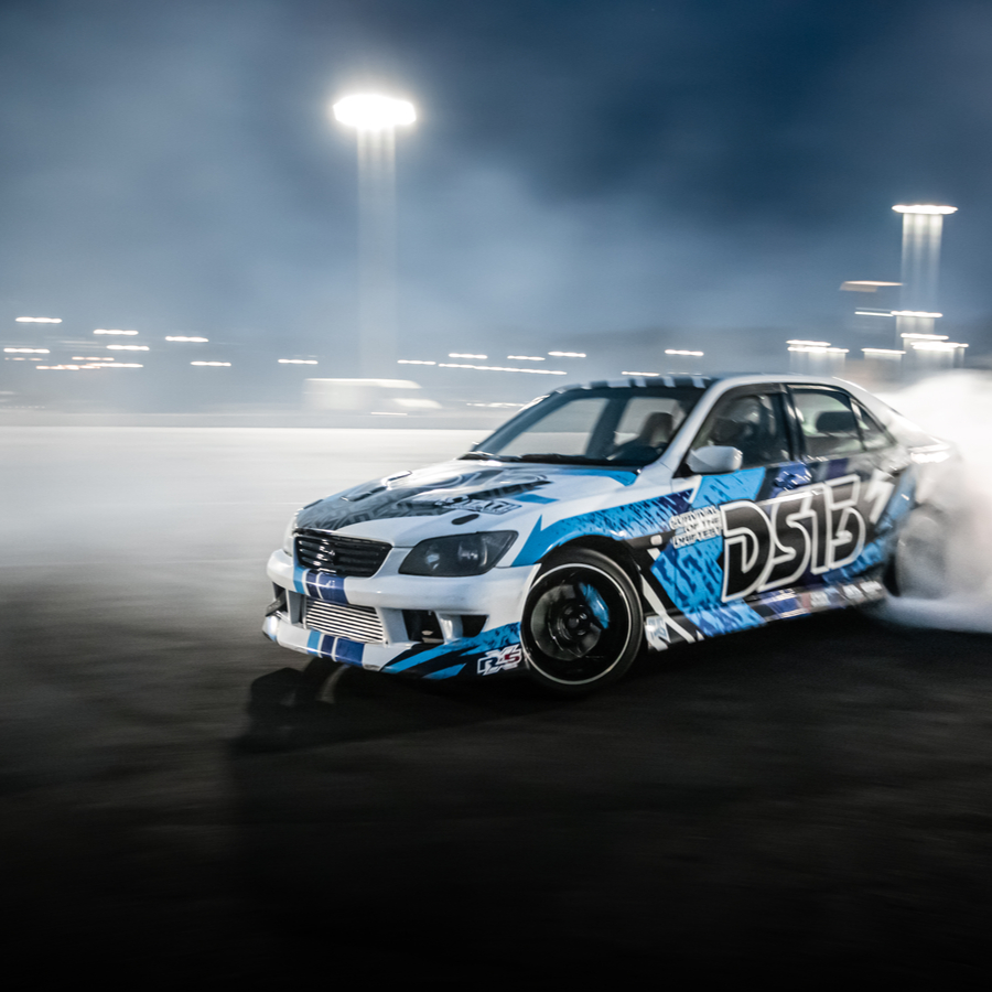 Дрифт на Lexus is300 с поливом водой (сезонность лето)