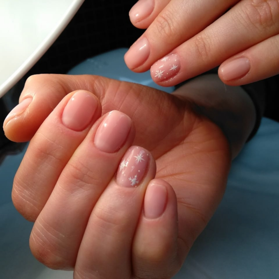 Маникюр аппаратный с лаковым покрытием