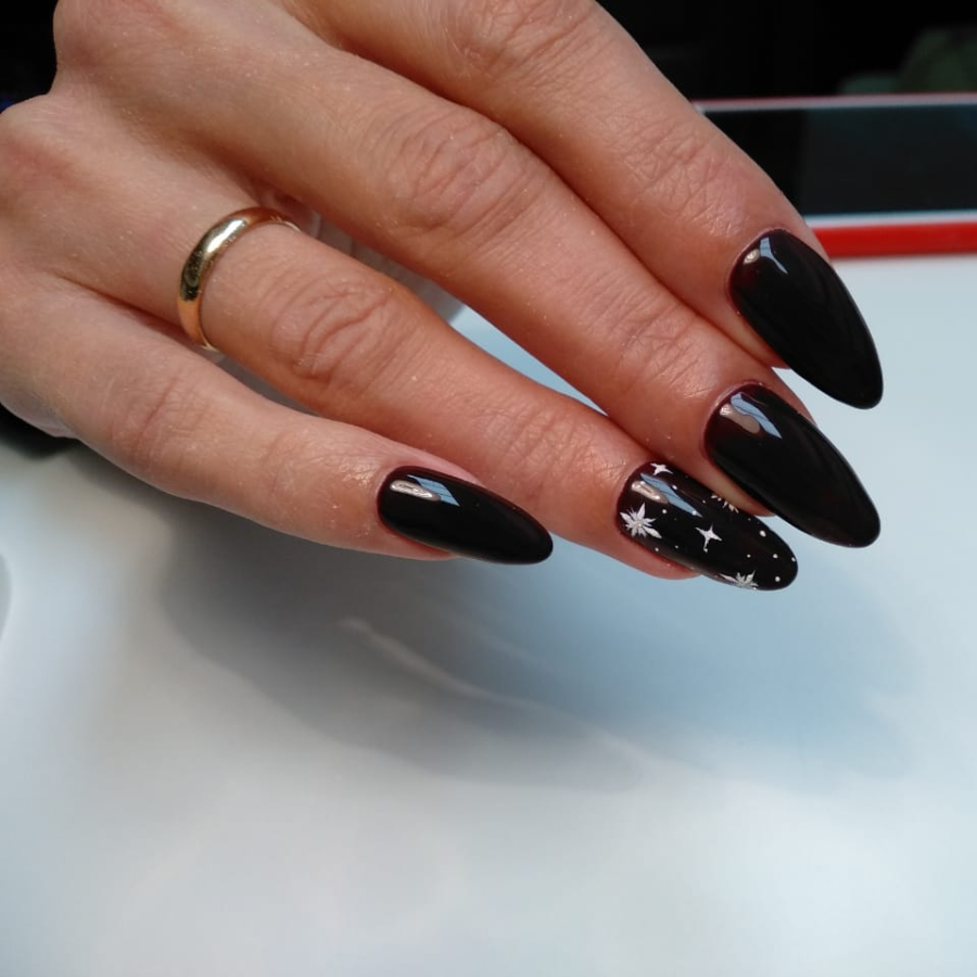 Маникюр аппаратный с лаковым покрытием