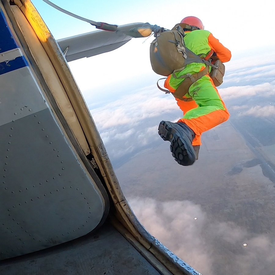 Самостоятельный прыжок с парашютом для двоих 