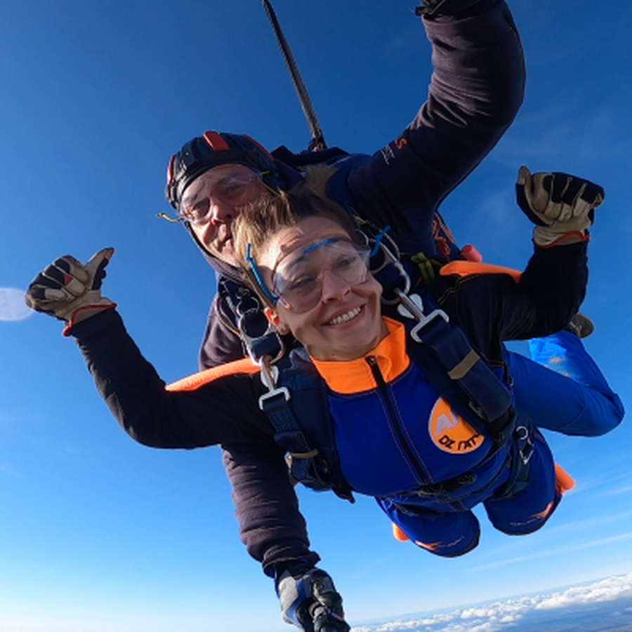 Прыжок с парашютом в тандеме с инструктором