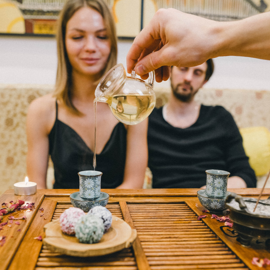 Романтическое свидание в "ЧаЕ"