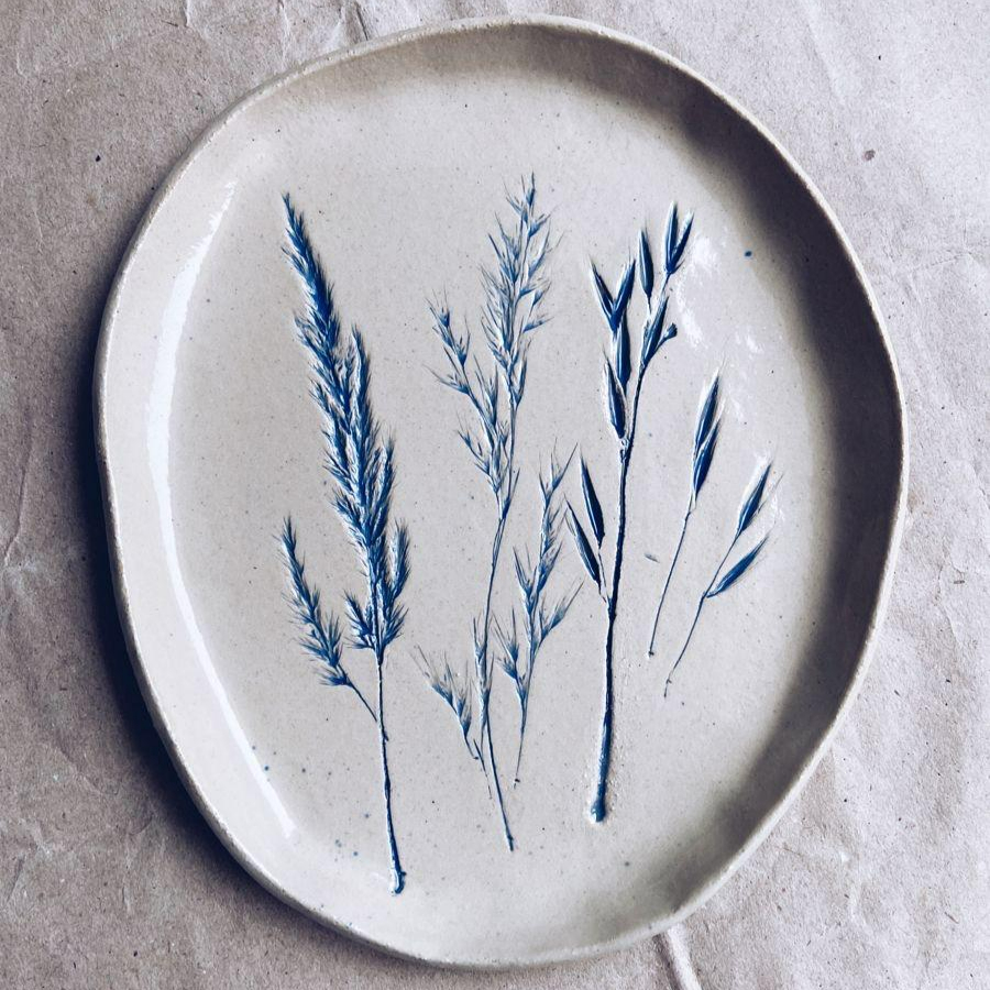 Мастер-класс " Гончарное дело" Тарелка послание/с оттиском цветов и трав