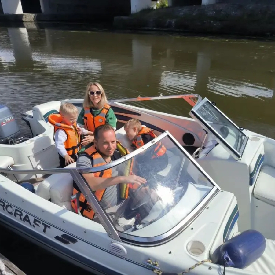 Аренда катера без капитана с правами ГИМС (1 час)