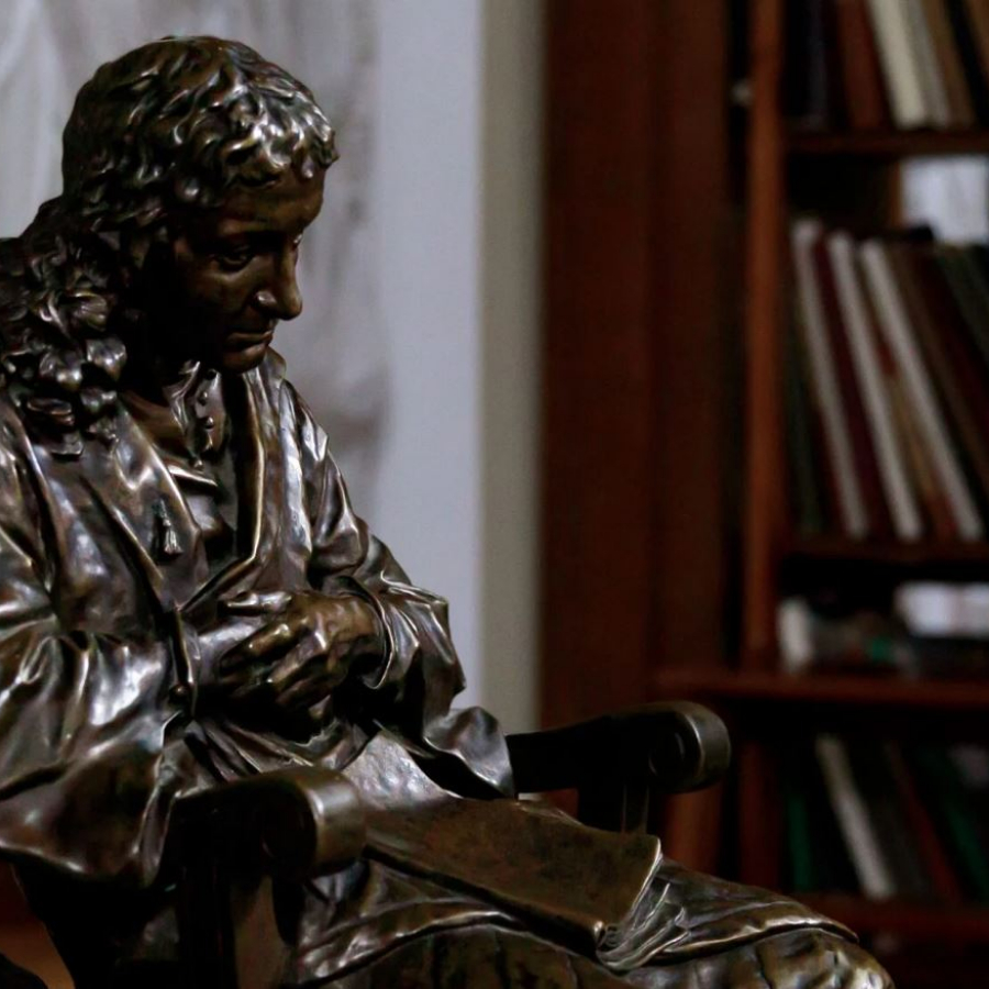 Экскурсия "Ночь, улица, фонарь, библиотека" для семьи