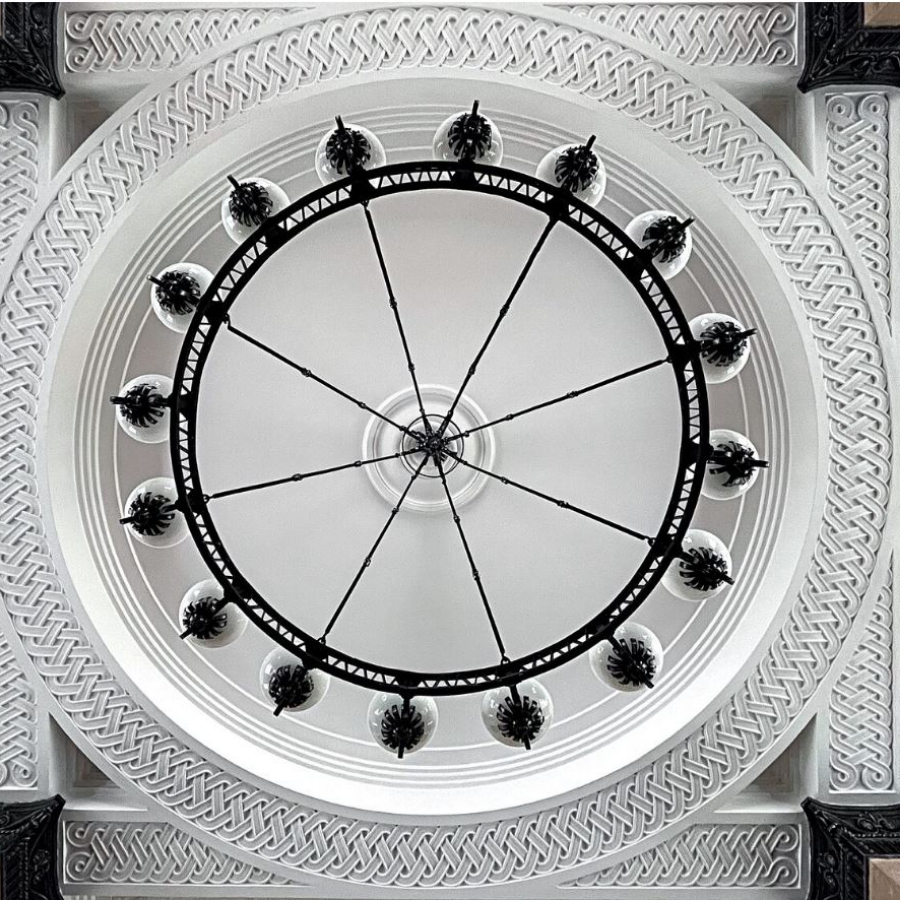 Путешествие по ночной библиотеке для компании