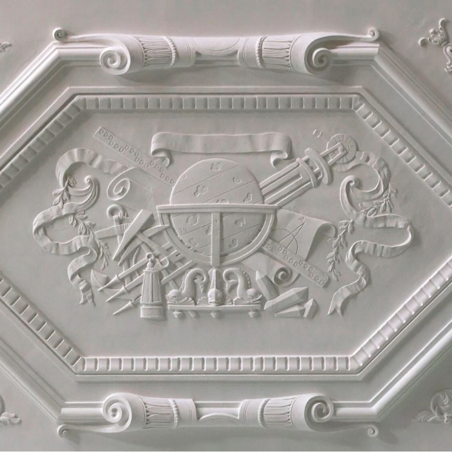 Путешествие по ночной библиотеке для компании