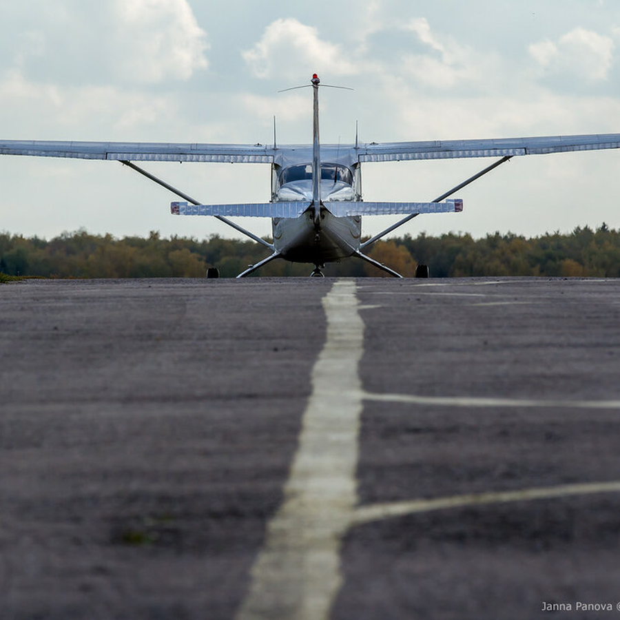 Учебный полет на самолете Aquila A210