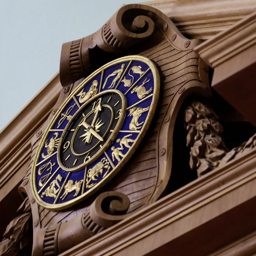 Путешествие по ночной библиотеке для компании