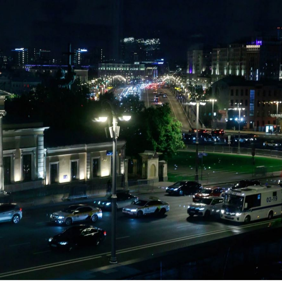 Путешествие по ночной библиотеке для компании