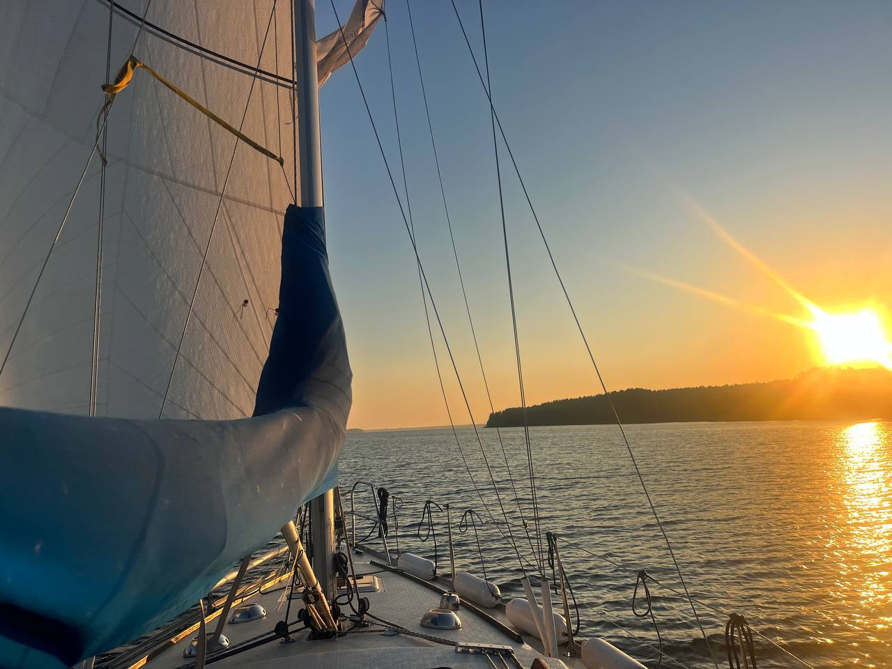 Романтическая прогулка на яхте