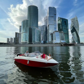 Аренда катера "Стремительный" (180 минут)
