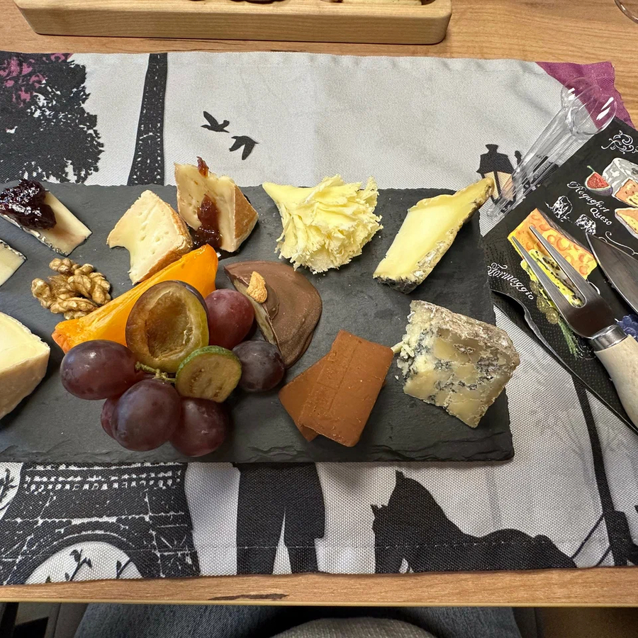 Дегустация сыра для компании 