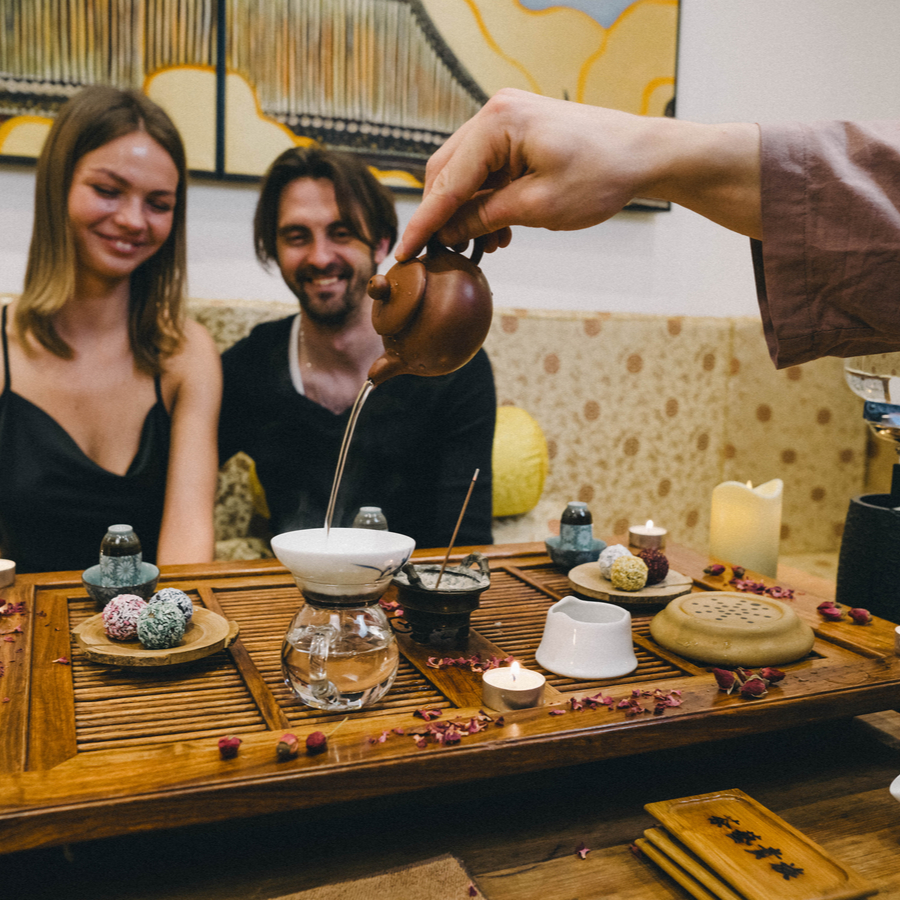 Романтическое свидание в "ЧаЕ"