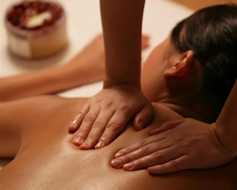 Hot body massage. Массаж спины. Классический массаж тела. Классический массаж спины. Ручной массаж.