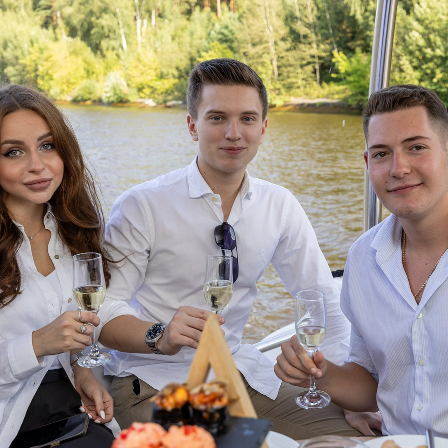 Яхта для компании  (2 часа)