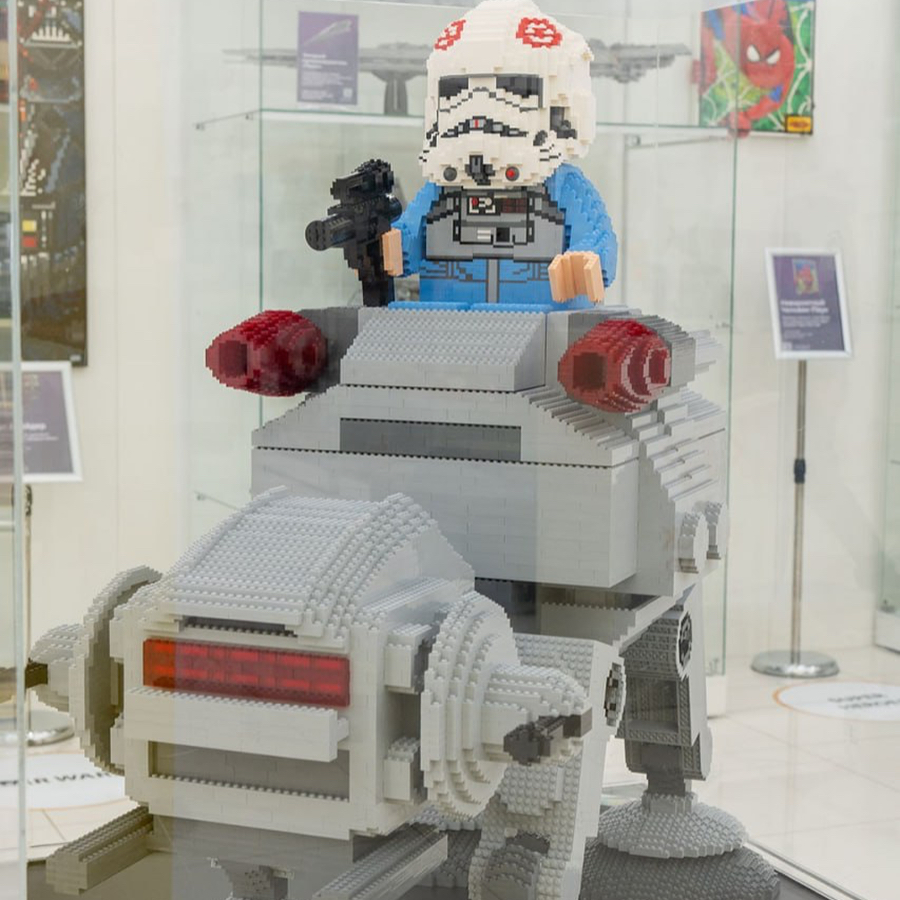 Билет на выставку Вселенная Лего (4 персоны)