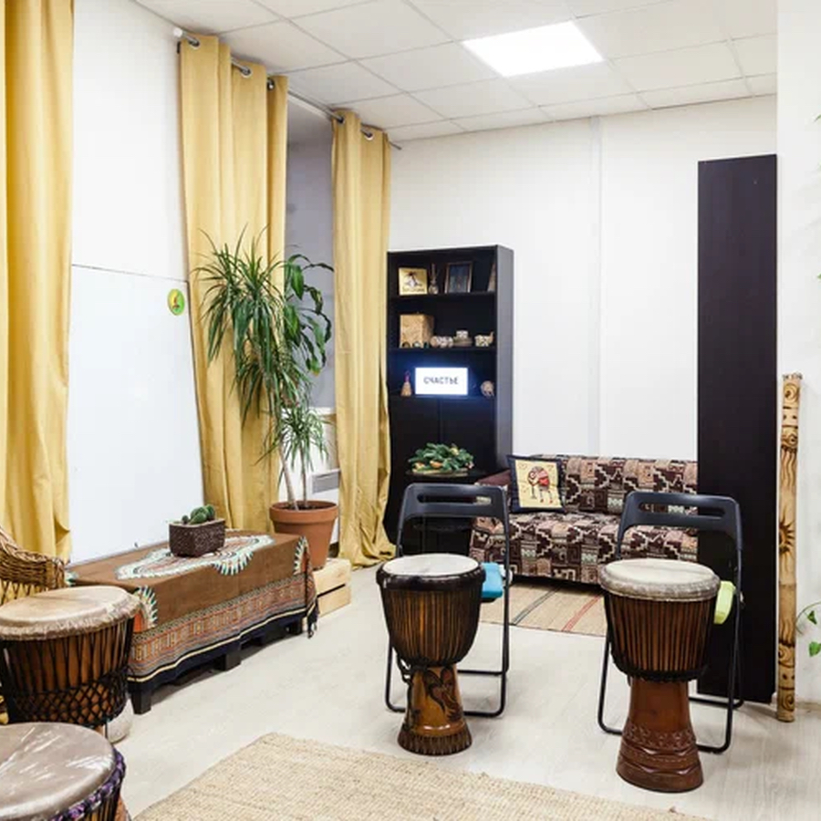 Игра на этнических барабанах для двоих