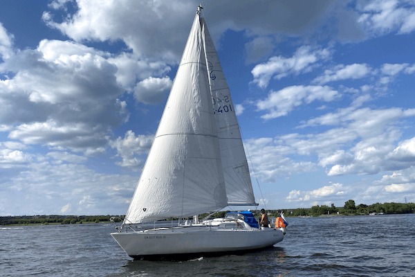 Романтическая прогулка на яхте