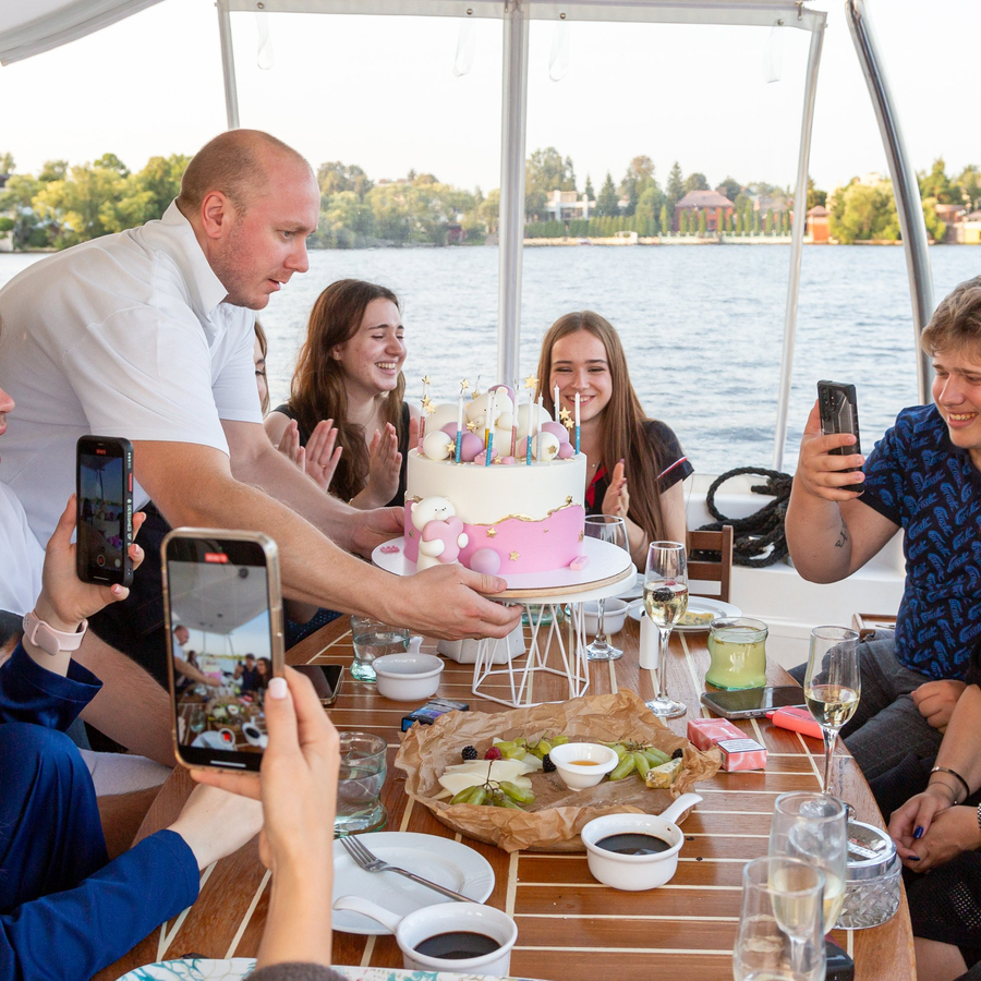 Яхта для компании (2 часа)