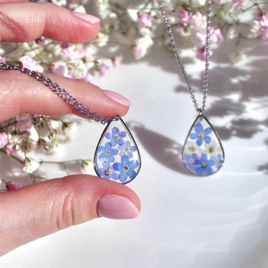 Мастер-класс «Украшения из эпоксидной смолы. Кулон+пусеты» для двоих