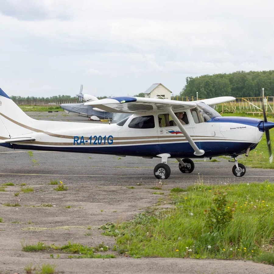 Полет на закате на самолете Aquila A210 (20 минут)