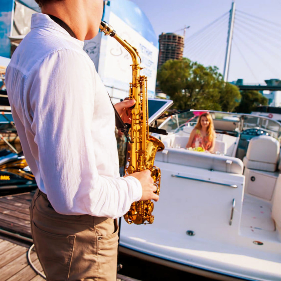 Яхта с музыкантом для влюбленных (3 часа)