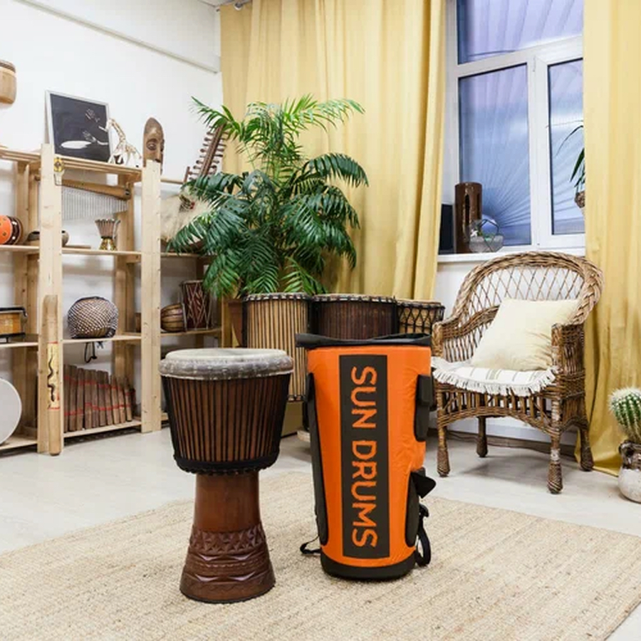 Игра на этнических барабанах