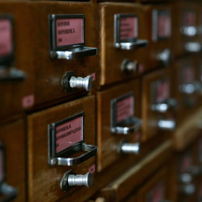 Экскурсия "Территория запрещенных книг" для компании